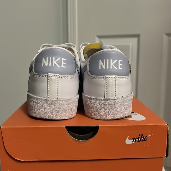 Women’s Nike blazer low ‘77 white ghost - Picture 3 of 13